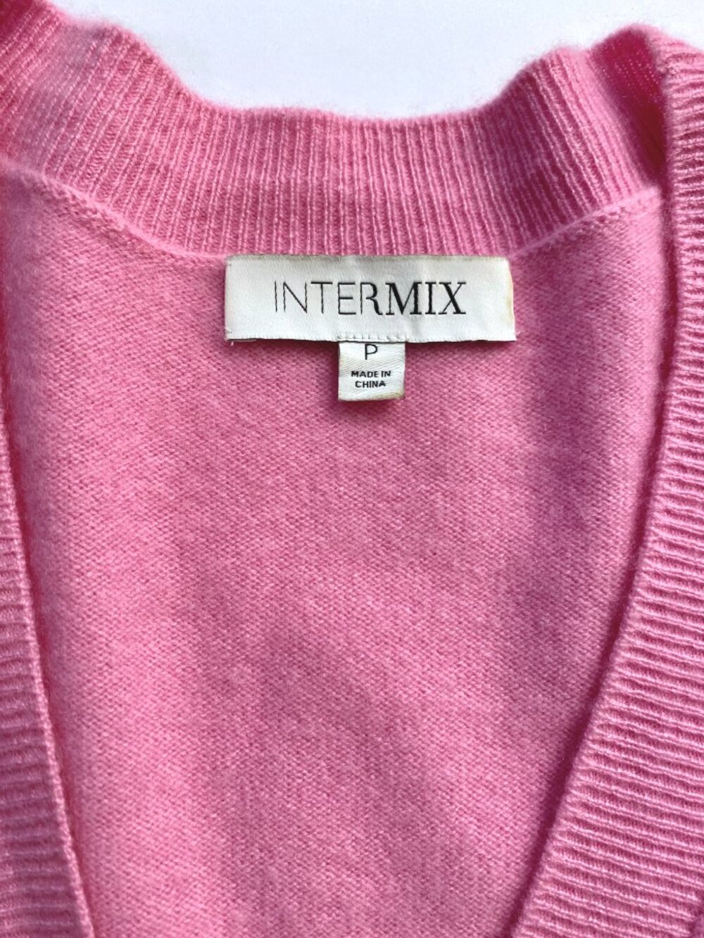 Intermix 100% Cashmere V-Neck Button Down Cardigan in Pink | Size P - Picture 5 of 8